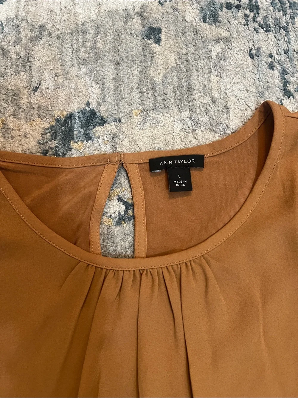 Ann Taylor SZ L Blouse with design in sleeves